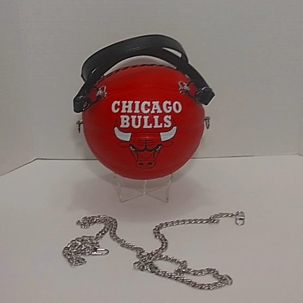 NWT LIMITED EDITION HANDMADE CHICAGO BULLS SMALL BASKETBALL PURSE π - Picture 11 of 17